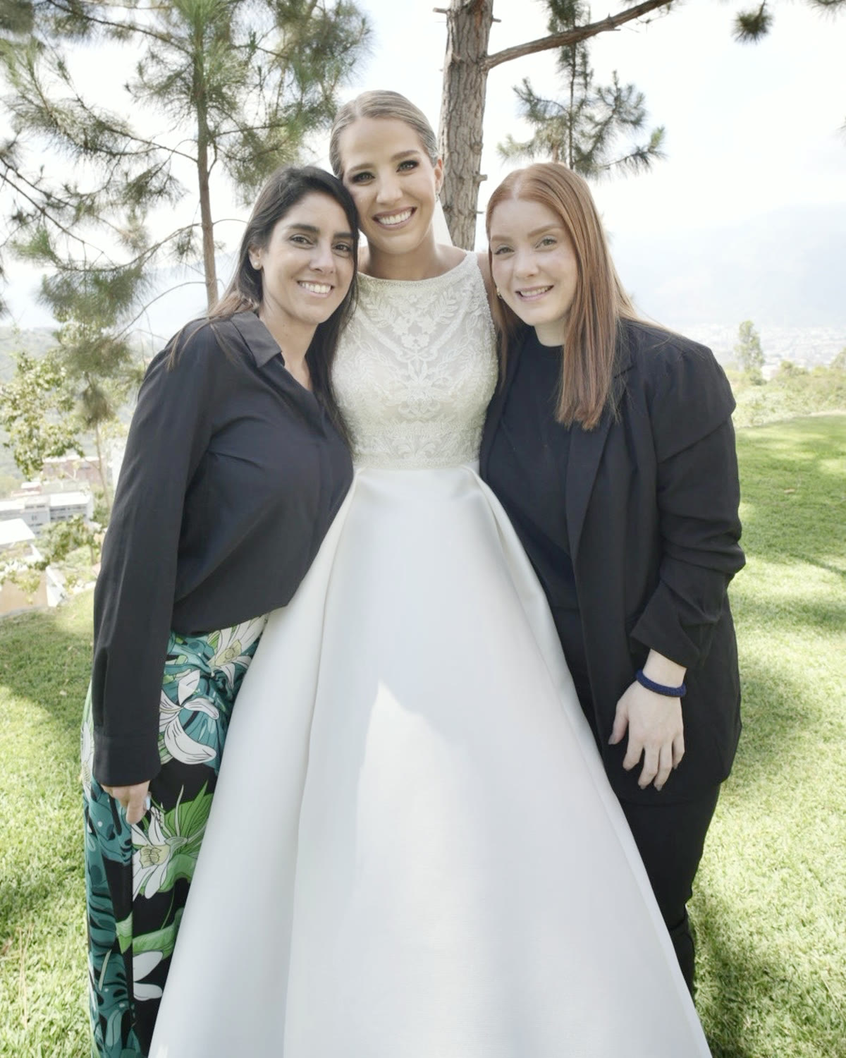 Equipo Rosewood Brides junto a nuestras novias