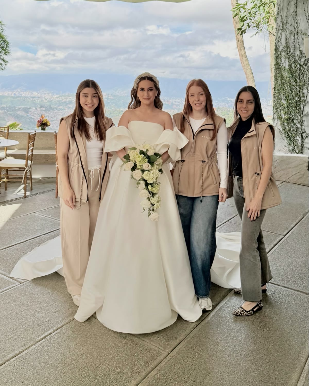 Equipo Rosewood Brides junto a nuestras novias