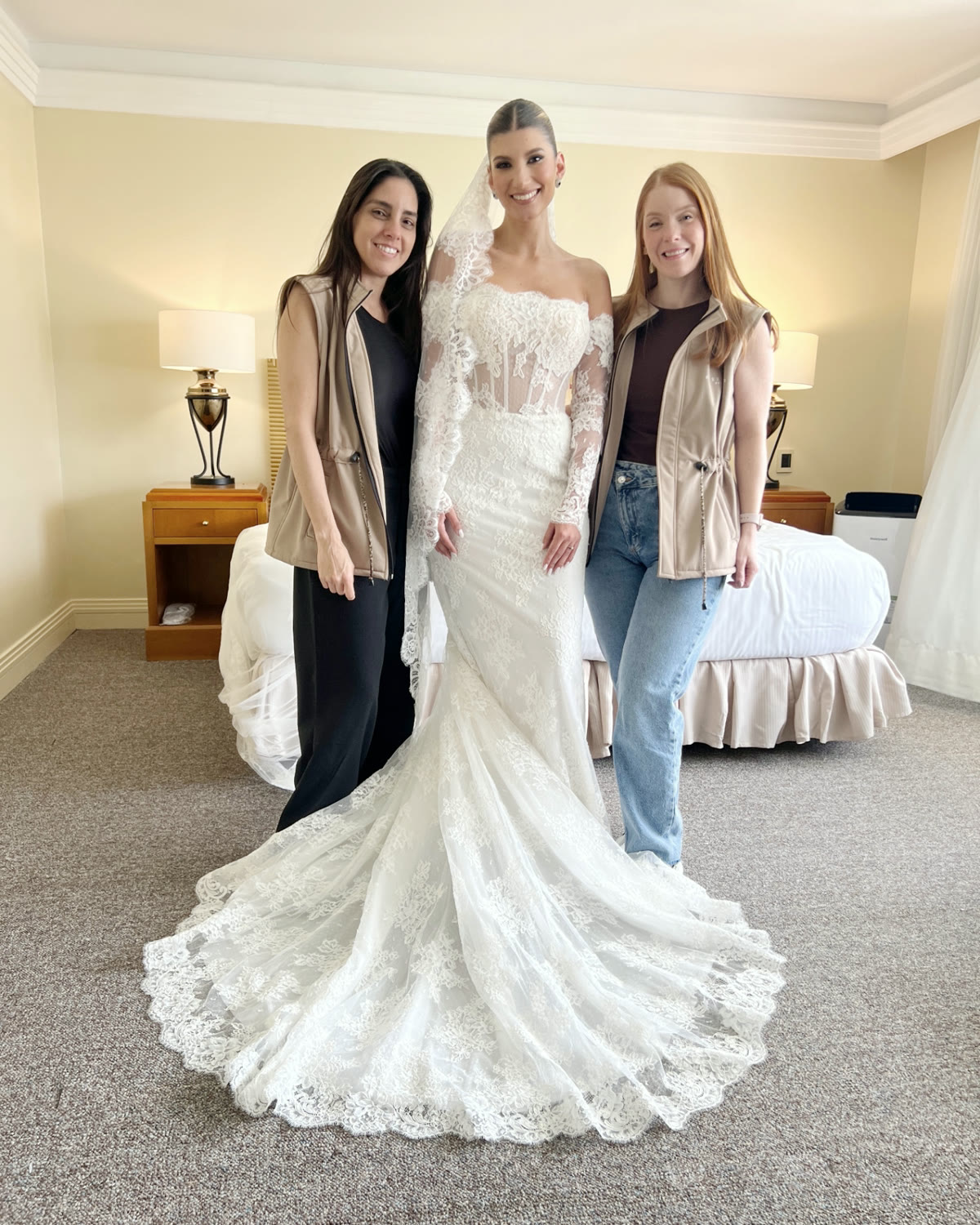 Equipo Rosewood Brides junto a nuestras novias