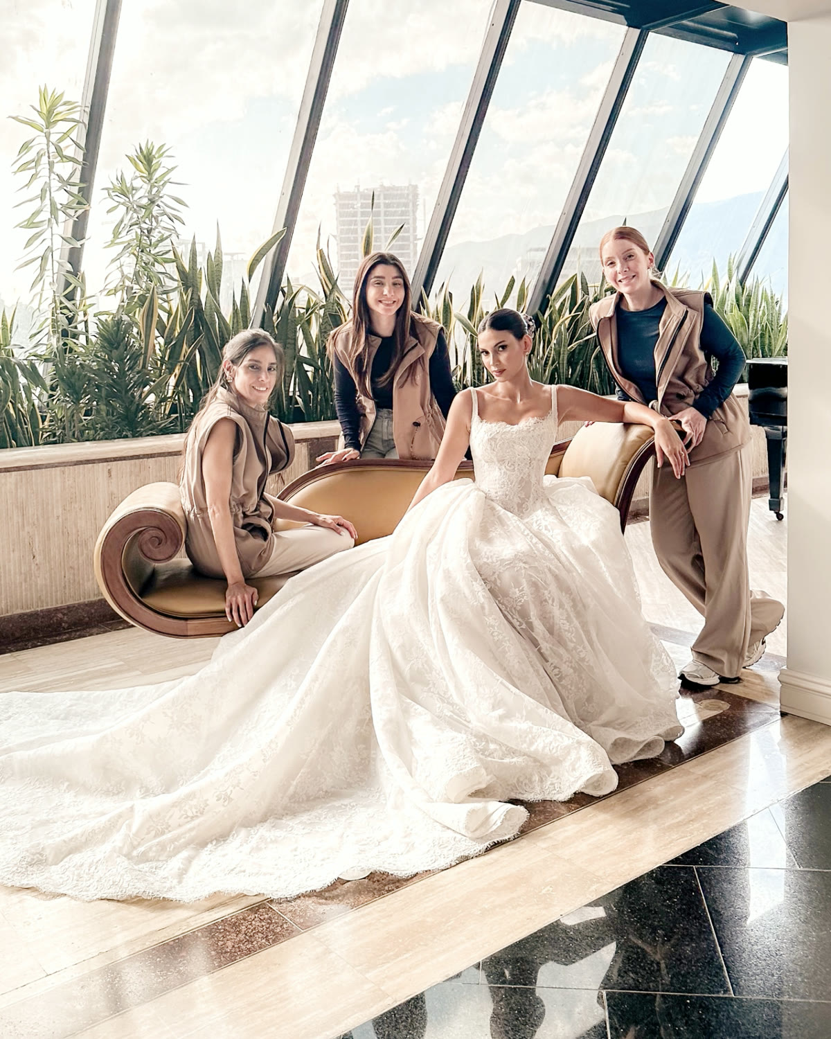 Equipo Rosewood Brides junto a nuestras novias